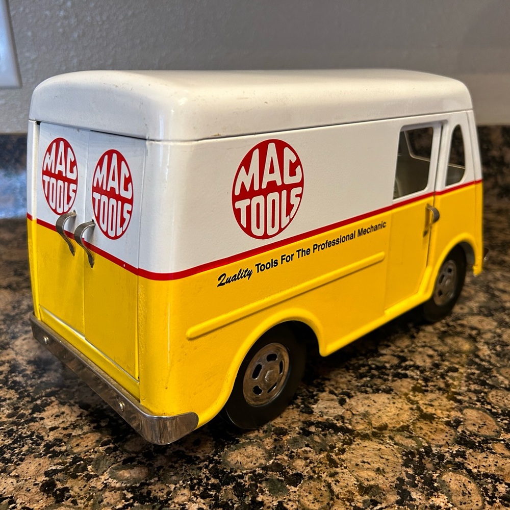 Limited Edition : Mac Tools 1st edition delivery truck - Picture 3 of 3